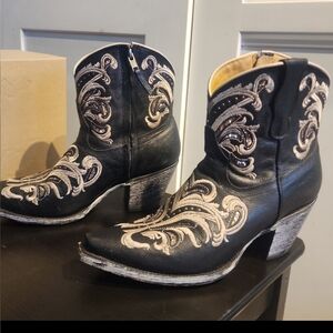 Shyanne Siline Black Leather Western Boots
